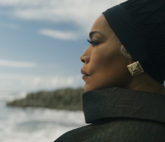 Crítica: BLACK PANTHER. WAKANDA FOREVER. El rey pescador Angela Bassett es Ramonda en Marvel Studios' Black Panther: Wakanda Forever. © 2022 MARVEL.