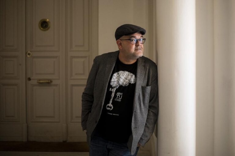 El escritor canario de novela negra Alexis Ravelo muere a los 51 años