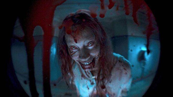 ‘Evil Dead Rise’, reboot de ‘Posesión Infernal’, lleva la acción del bosque a la ciudad por vez primera.