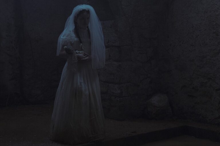 Tráiler de la película de terror LA NIÑA DE LA COMUNIÓN, de Víctor García