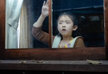 Crítica: LLAMAN A LA PUERTA. El apocalipsis siempre llama dos veces Llaman a la puerta, de M. Night Shyamalan.