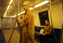 Crítica: EL EXTRAÑO. No es paranoia si de verdad te persiguen El extraño, de Chloe Okuno. Universal Pictures