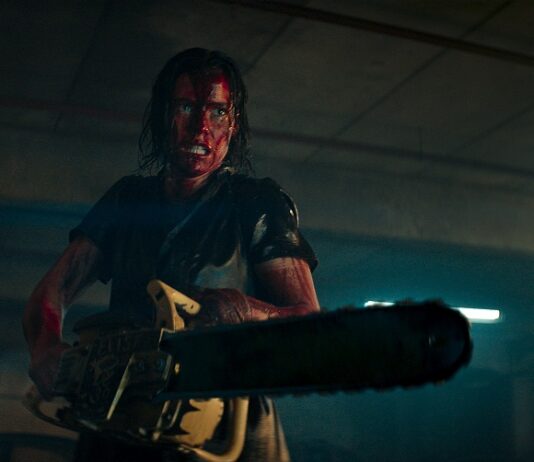 Confirman nuevo director para la expansión del universo EVIL DEAD Posesión Infernal: El Despertar. (c) Warner Bros. Pictures