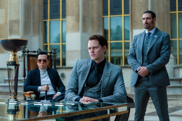 Donnie Yen como Caine, Bill Skarsgård como el Marqués, y Marko Zaror como Chidi en John Wick: Capítulo 4. (c) Murray Close