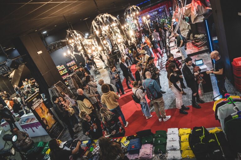 ISLA CALAVERA abre convocatoria y suma el Premio al Mejor Diseño de Vestuario a su palmarés