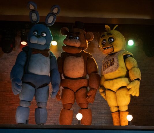 CRÍTICA | FIVE NIGHTS AT FREDDY’S. Pizza recalentada Bonnie, Freddy Fazbear y Chica in ‘Five Nights at Freddy's’, adaptación del videojuego que prepara Blumhouse.