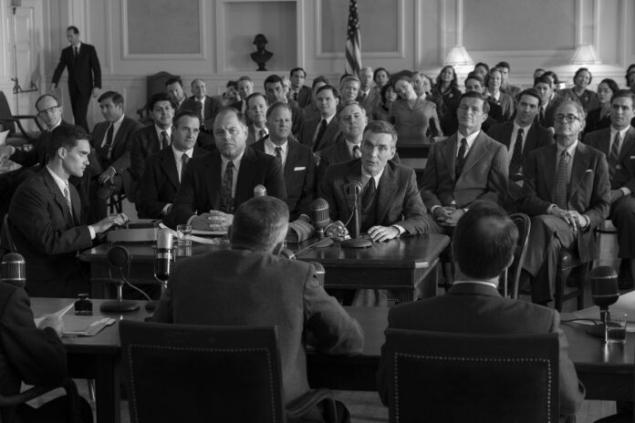 Oppenheimer, escrita y dirigida por Christopher Nolan.
