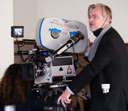 Nolan y Oppenheimer: Los modernos prometeos Christopher Nolan, guionista, director y productor de Oppenheimer, en el set de rodaje.