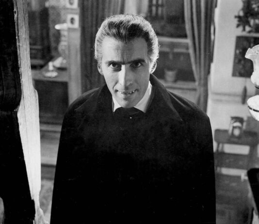 HAMMER Y UNIVERSAL: Monstruos a la deriva El Drácula de Christopher Lee para la Hammer es un auténtico icono de la cultura popular.