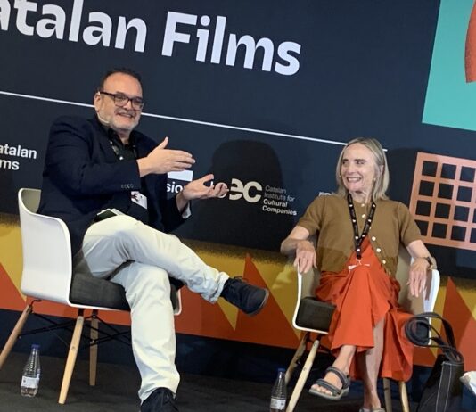Woman In Fan: Cuestión de género (fantástico) La directora de ‘Cementerio viviente’ Mary Lambert protagonizó un gran encuentro con el público de Sitges.