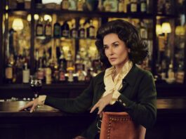 FEUD: CAPOTE VS. THE SWANS: Enemistad Demi Moore es Ann Woodward en FEUD: Capote Vs. The Swans . CR: Pari Dukovic/FX