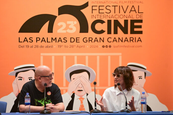 Jesús Palacios y Ana Lily Amirpour en el Festival Internacional de Cine de Las Palmas de Gran Canaria.