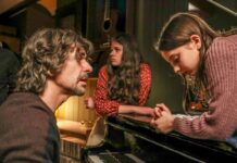 Primeras imágenes de EL ÁRBOL Y EL RUISEÑOR, con Eduardo Noriega y Amaia Salamanca Eduardo Noriega y las jóvenes actrices Cosette Silguero y Anastasia Fauteck, en el set de rodaje de ‘El árbol y el ruiseñor’. (c) Mayte Navales