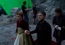 Fresnadillo, primer director español en el Top 10 de películas en inglés más vistas en la historia de Netflix Millie Bobby Brown y Juan Carlos Fresnadillo, en el rodaje de Damsel.