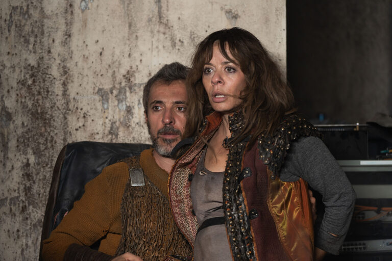 David Martín-Porras estrena INVASIÓN, ciencia ficción que adapta la obra de teatro de Guillem Clua