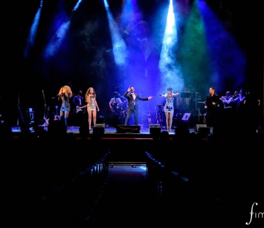 FIMUCITÉ 18 abre el programa de conciertos con Atelier de Musique y la Pop Culture Band Concierto "Scorsese After Hours" de la Pop Culture Band. Banda: Gonzalo de Araoz, director musical y guitarra. Francis Díaz, guitarra. Javi Guerrero, batería. David González, teclista. Nuria Herrero, percusión. Daniel Lukacks, bajo. Elio Bignotte, trompeta. Luís Cuan, saxo. Cristo Delgado, trombón. Voces: Héctor Quintero, Patty Baker, Patricio González, Barbara Soltesova y Antonella Vega. Teatro Guimerá © Aarón S. Ramos/Fimucité