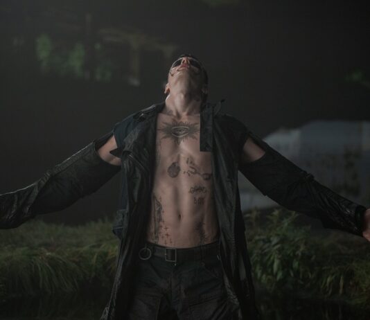 Tráiler de EL CUERVO, el regreso del icónico personaje de la mano de Bill Skarsgård El Cuervo (c) TriPictures