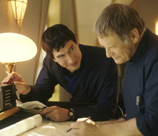 CRÍTICA | MEGALÓPOLIS. La ballena blanca Adam Driver es Cesar Catilina y James Remar es Charles Cothope en Megalopolis. Photo Credit: Courtesy of Lionsgate