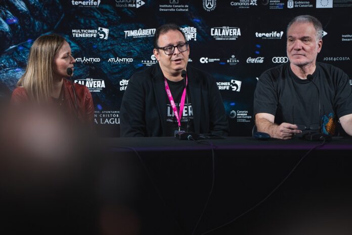 Vanesa Bocanegra (subdirectora del Festival Isla Calavera), Manuel Díaz Noda (jefe de programación) y Andrés Koppel (presidente del Jurado de Largometrajes), en la presentación del palmarés del Festival Isla Calavera.