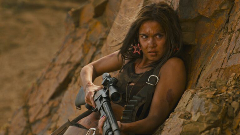 REVENGE, de Coralie Fargeat. La paradoja del cazador y la presa