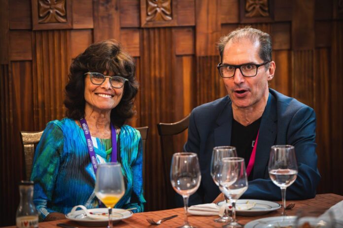 Adrienne Barbeau junto a Manuel García de Mesa, autor del reportaje, en el Festival Isla Calavera 2024.