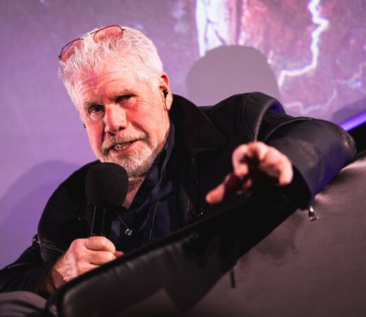 Ron Perlman y Guillermo del Toro: De CRONOS a PINOCHO Ron Perlman recogió en el Festival Isla Calavera el Premio de Honor 2024.