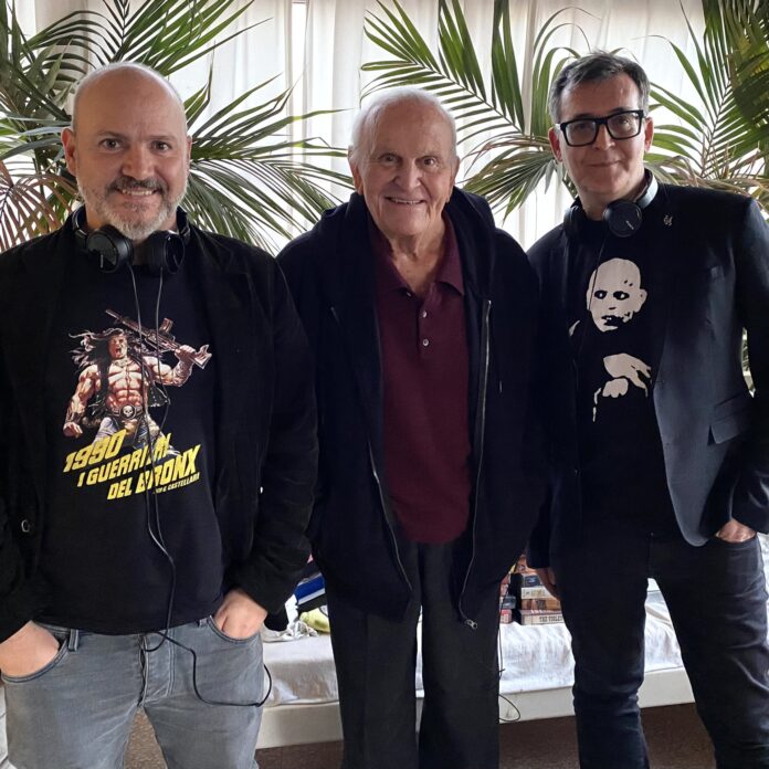 Los directores Víctor Matellano y Ángel Sala junto a Enzo G. Castellari, durante rodaje de Aquel último tiburón.