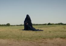 THE WOMAN IN THE YARD y PLAY DEAD: Jaume Collet-Serra regresa a sus orígenes Fotograma del escalofriante avance de la próxima película de Jaume Collet-Serra, The Woman in the yard.