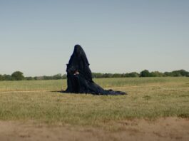 THE WOMAN IN THE YARD y PLAY DEAD: Jaume Collet-Serra regresa a sus orígenes Fotograma del escalofriante avance de la próxima película de Jaume Collet-Serra, The Woman in the yard.