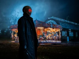 HEART EYES: Una nueva película de terror para el Día de los Enamorados El emoji de los ojos en forma de corazón ha inspirado la máscara del misterioso asesino de Heart Eyes.