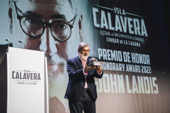 John Landis visitó el Festival Isla Calavera 2022, donde fue homenajeado y recibió el Premio de Honor.