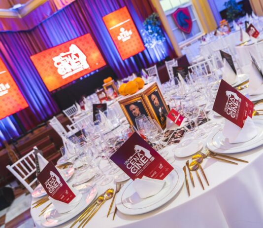 ‘UNA CENA DE CINE’ celebra una nueva edición dedicada al Titanic Una Cena de Cine celebra una nueva edición dedicada al Titanic.