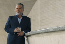 Primer vistazo a DAY DRINKER, lo nuevo de Johnny Depp y Penélope Cruz, de rodaje en Tenerife Primera imagen de Johnny Depp en Day Drinker. (c) Diamond Films España