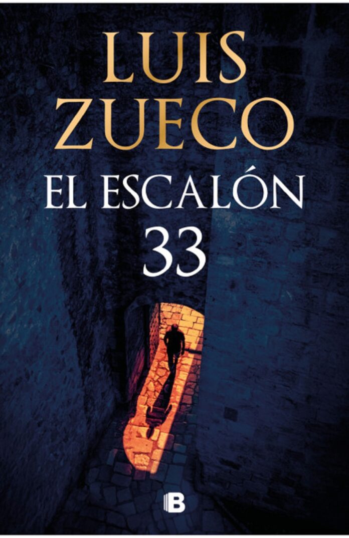 El escalón 33, de Luis Zueco. (c) Penguin Random House Grupo Editorial