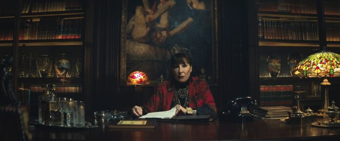 Anjelica Huston es la Directora en Ballerina. Foto: Cortesía de Lionsgate