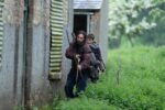 Con 28 años después, Danny Boyle ofrece un crudo y terrorífico relato post-apocalíptico. (c) Sony Pictures