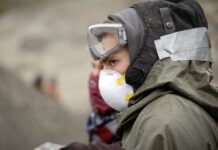 Doug Liman se atreverá con el APOCALIPSIS de Stephen King Tras la mascarilla, el actor Owen Teague en la adaptación de 2020 de la novela Apocalipsis, de Stephen King.