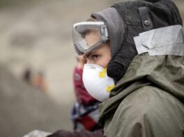 Doug Liman se atreverá con el APOCALIPSIS de Stephen King Tras la mascarilla, el actor Owen Teague en la adaptación de 2020 de la novela Apocalipsis, de Stephen King.