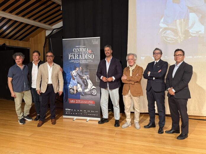 De izquierda a derecha, el director del concierto Cinema e Paradiso y pianista Stefano Nanni, el director del Festival de Música de Cine de Roma Marco Patrigniani, el director de Fimucité Diego Navarro, el alcalde de La Laguna Luis Yeray Gutiérrez, el bandoneonista Héctor Ulises Pasarella, Gianluca Capelli Bigazzi (vicecónsul de Italia en Tenerife) y Javier Lozano, presidente de la Asociación Canaria para la Difusión de la Música (ACADIM).