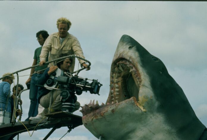 Foto del rodaje de Tiburón (1975), de Steven Spielberg.