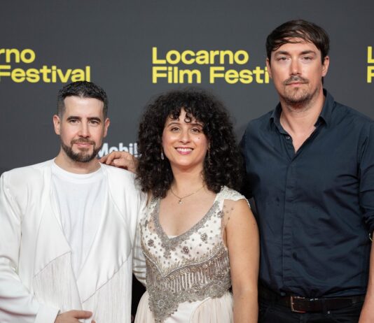 Las tonalidades narrativas necesarias. Entrevista a Joan Vilá, compositor de la banda sonora de SILENCIO Los productores Javi Prada y Selma Al-Hamouti y el compositor Joan Vilá en el photocall del Festival de Cine de Locarno.
