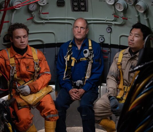 CRÍTICA | SIN OXÍGENO. Aspavientos y banalidad Finn Cole, Woody Harrelson y Simu Liu, en Sin oxígeno. Foto: Mark Cassar / © 2024 FOCUS FEATURES LLC