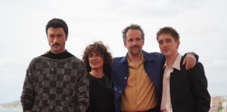 SINGULAR: ¿Merece la pena defender lo humano? El director Alberto Gastesi y los tres actores de Singular, en Sitges 2025.
