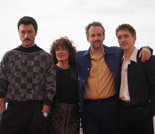 SINGULAR: ¿Merece la pena defender lo humano? El director Alberto Gastesi y los tres actores de Singular, en Sitges 2025.