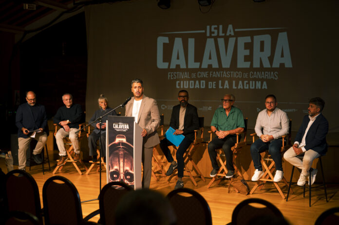 El alcalde de La Laguna Luis Yeray Gutiérrez abrió la rueda de prensa inaugural del Festival Isla Calavera 2025.
