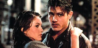 CALLES DE FUEGO: Si alguna vez me necesitas, allí estaré Diane Lane y Michael Paré en Calles de fuego (Walter Hill, 1984).