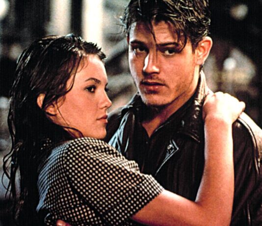 CALLES DE FUEGO: Si alguna vez me necesitas, allí estaré Diane Lane y Michael Paré en Calles de fuego (Walter Hill, 1984).