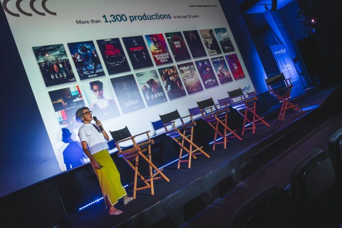 Exposición de Concha Díaz (Tenerife Film Commission) en el Encuentro de Industria: Rodar en Canarias, del Festival Isla Calavera 2025.