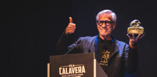 Noche de cine, música y leyendas en la Gala Inaugural del FESTIVAL ISLA CALAVERA Randal Kleiser recibe el Premio Isla Calavera de Honor 2025.
