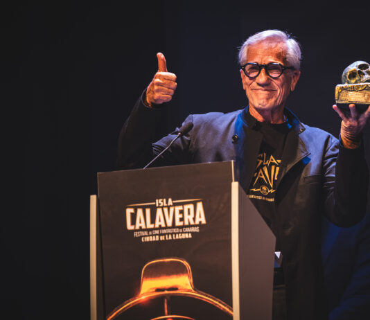 Noche de cine, música y leyendas en la Gala Inaugural del FESTIVAL ISLA CALAVERA Randal Kleiser recibe el Premio Isla Calavera de Honor 2025.